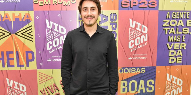 “IA’s são aliadas dos criadores de conteúdo”, diz Felipe Castanhari na VidCon São Paulo “IA’s são aliadas dos criadores de conteúdo”, diz Felipe Castanhari na VidCon São Paulo
