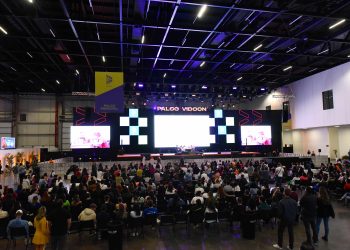 Manu Gavassi, Felipe Castanhari, Pequena Lo e Mais: Estrelas do Digital Iluminam VidCon São Paulo