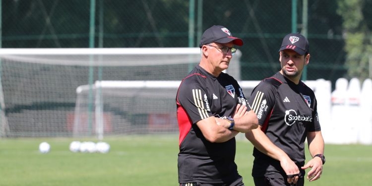 São Paulo F.C. – São Paulo inicia preparação para jogo na Argentina São Paulo F.C. – São Paulo inicia preparação para jogo na Argentina