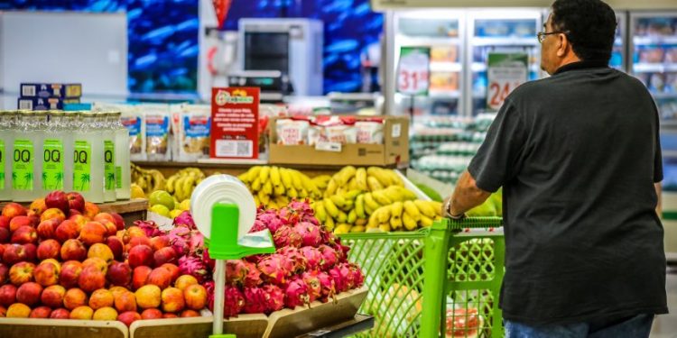 Governo injeta R$ 174 milhões com pagamento da primeira parcela do 13° salário, na sexta-feira, 14 Governo injeta R$ 174 milhões com pagamento da primeira parcela do 13° salário, na sexta-feira, 14