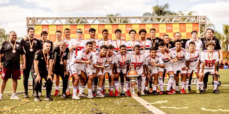 São Paulo F.C. – Sub-14 é campeão da Alcans SA Cup São Paulo F.C. – Sub-14 é campeão da Alcans SA Cup