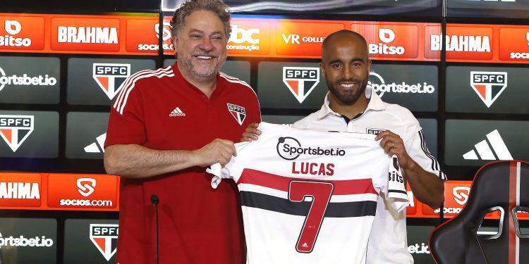 São Paulo F.C. – Lucas agradece à torcida e declara seu amor ao São Paulo São Paulo F.C. – Lucas agradece à torcida e declara seu amor ao São Paulo
