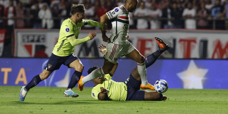 São Paulo F.C. – Lucas: “Saímos chateados. A torcida nos apoiou o tempo todo” São Paulo F.C. – Lucas: “Saímos chateados. A torcida nos apoiou o tempo todo”