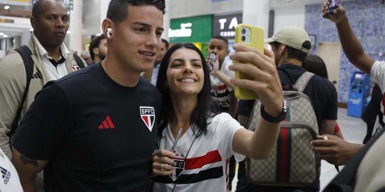São Paulo F.C. – Tricolor fecha primeiro turno do Brasileiro contra o Flamengo São Paulo F.C. – Tricolor fecha primeiro turno do Brasileiro contra o Flamengo