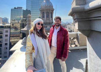 Ex-BBB Amanda Gontijo e o noivo Danilo Monteiro curtem os encantos do Chile
