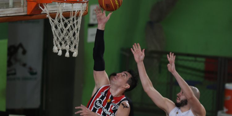 São Paulo F.C. – Fora de casa, Basquete Tricolor estreia com vitória sobre o Osasco São Paulo F.C. – Fora de casa, Basquete Tricolor estreia com vitória sobre o Osasco