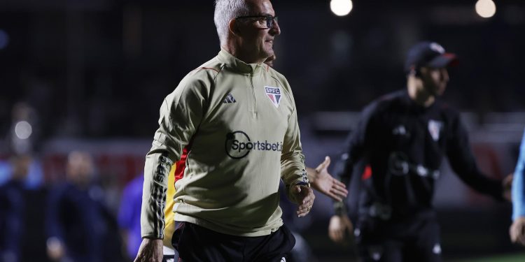 São Paulo F.C. – Dorival: “O torcedor está trabalhando a favor do grupo”