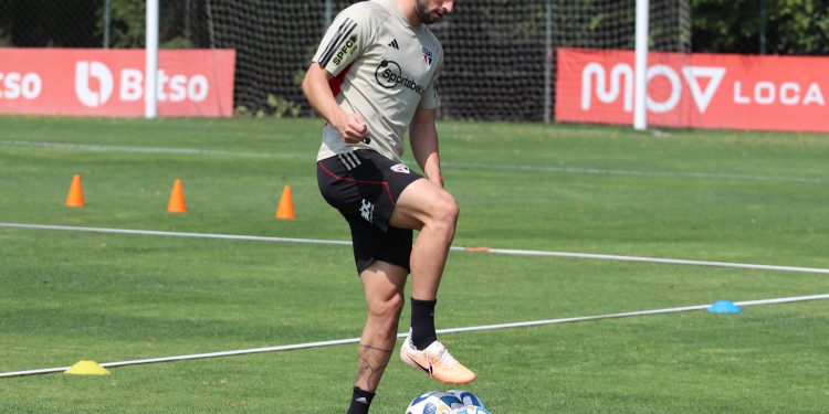 São Paulo F.C. – Elenco retorna ao CT da Barra Funda e se prepara para decisão com a LDU