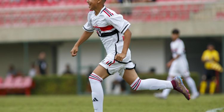 São Paulo F.C. – Sub-11 e Sub-13 goleiam e seguem 100% no Paulista