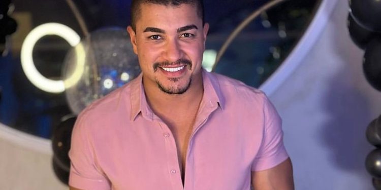 Miquéias Rocha: modelo e influenciador tem festa surpresa organizada por sua noiva Cris Galera Miquéias Rocha: modelo e influenciador tem festa surpresa organizada por sua noiva Cris Galera