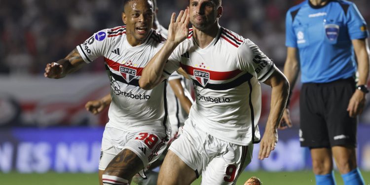 São Paulo F.C. – Tricolor busca a reação, vence San Lorenzo e avança na CONMEBOL Sul-Americana São Paulo F.C. – Tricolor busca a reação, vence San Lorenzo e avança na CONMEBOL Sul-Americana