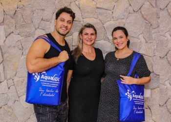 Grávidos do 2º filho, ex BBB Kamilla Salgado e Elieser Ambrosio realizam sessão de fotos em banheira