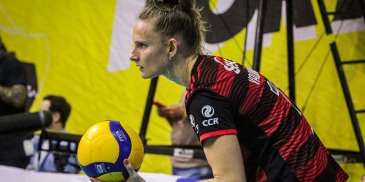 Atleta do vôlei do Flamengo, Valquíria Dullius, se orgulha de pertencer a equipe do Bernardinho Atleta do vôlei do Flamengo, Valquíria Dullius, se orgulha de pertencer a equipe do Bernardinho