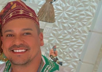 Pai de Santo dos famosos e dos políticos, Pai Rodrigo de Carvalho é o mais procurado do Brasil e do mundo pelas suas previsões certeiras