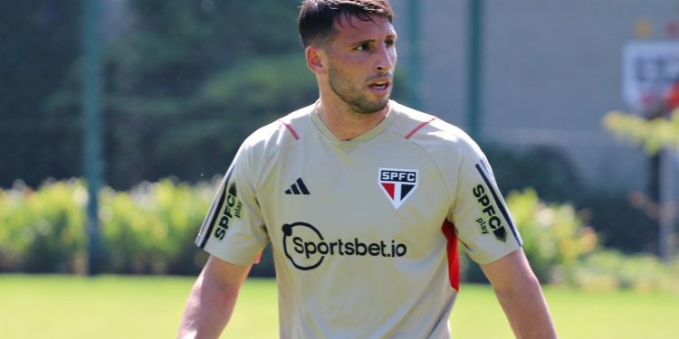 São Paulo F.C. – São Paulo faz último treino antes de viajar para a Argentina