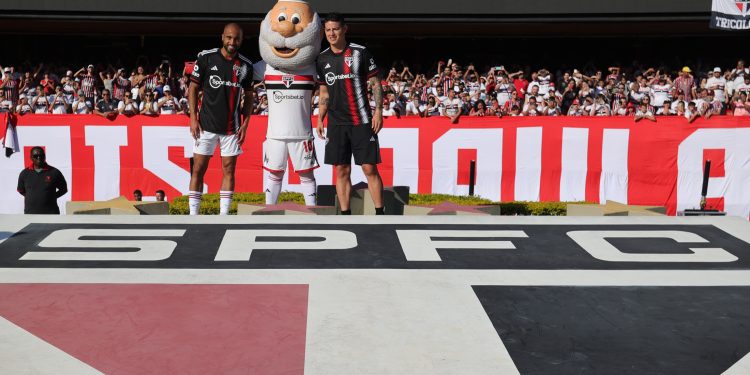 São Paulo F.C. – Lucas e James Rodríguez são apresentados para a torcida no Morumbi São Paulo F.C. – Lucas e James Rodríguez são apresentados para a torcida no Morumbi