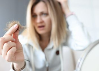 Mitos e verdades sobre queda de cabelos Mitos e verdades sobre queda de cabelos
