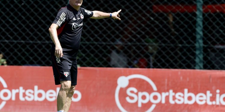 São Paulo F.C. – Tricolor finaliza preparação para final da Copa do Brasil São Paulo F.C. – Tricolor finaliza preparação para final da Copa do Brasil