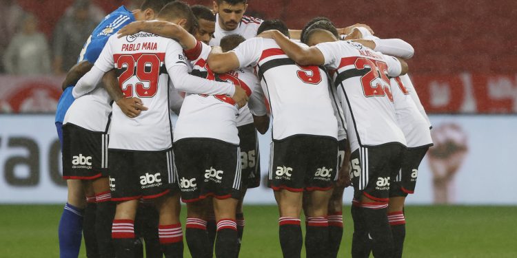 São Paulo F.C. – São Paulo é superado pelo Internacional em Porto Alegre São Paulo F.C. – São Paulo é superado pelo Internacional em Porto Alegre