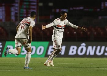 São Paulo F.C. – Após o título da Copa do Brasil, Tricolor bate o Coritiba pelo Brasileirão