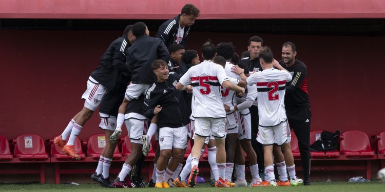 São Paulo F.C. – Sub-17 goleia o Sfera no Campeonato Paulista; Sub-15 sofre derrota fora de casa São Paulo F.C. – Sub-17 goleia o Sfera no Campeonato Paulista; Sub-15 sofre derrota fora de casa
