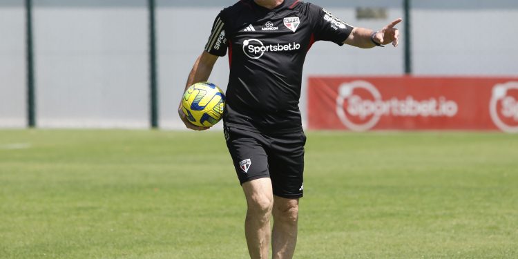 São Paulo F.C. – Tricolor finaliza ajustes para iniciar a decisão pela Copa do Brasil São Paulo F.C. – Tricolor finaliza ajustes para iniciar a decisão pela Copa do Brasil