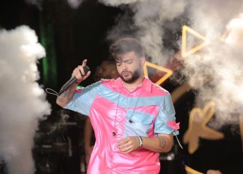 Kadu Martins grava Swing do Km 2.0 ao vivo na Praia do Futuro em Fortaleza