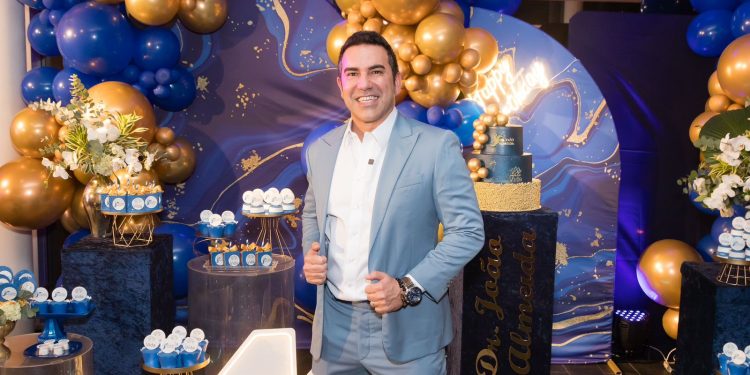 Médico Dr. João Almeida celebra aniversário e o lançamento do produto da Pele com Vida Médico Dr. João Almeida celebra aniversário e o lançamento do produto da Pele com Vida