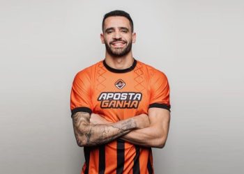 Aposta Ganha lança meia Renato Augusto como novo embaixador