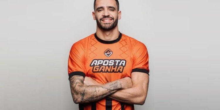 Aposta Ganha lança meia Renato Augusto como novo embaixador