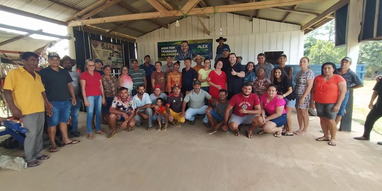 Deputado Alex Redano entrega equipamentos agrícola em Ariquemes