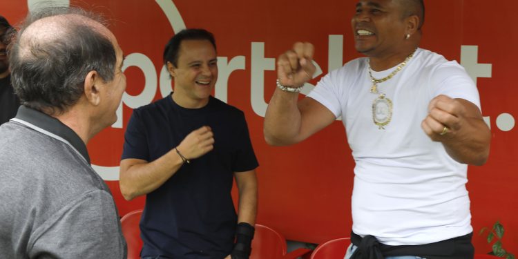 São Paulo F.C. – Com as visitas de Aloísio e Massa, Tricolor fecha preparação para enfrentar o Grêmio São Paulo F.C. – Com as visitas de Aloísio e Massa, Tricolor fecha preparação para enfrentar o Grêmio