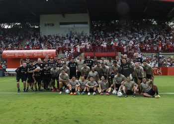 São Paulo F.C. – Elenco faz treino especial no Dia das Crianças