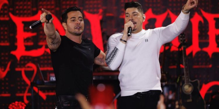 Henrique e Diego lançam EP com 5 faixas novas e prometem parar o Brasil Henrique e Diego lançam EP com 5 faixas novas e prometem parar o Brasil
