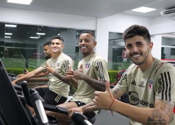 São Paulo F.C. – Com chuva e raios, elenco realiza atividades na academia São Paulo F.C. – Com chuva e raios, elenco realiza atividades na academia