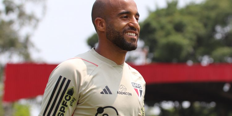 São Paulo F.C. – Tricolor realiza último treino para o clássico com o Palmeiras São Paulo F.C. – Tricolor realiza último treino para o clássico com o Palmeiras