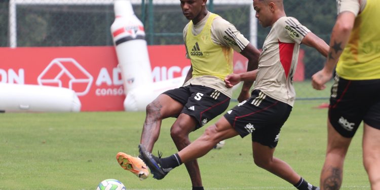 São Paulo F.C. – Elenco abre preparação para duelo com o Athletico Paranaense São Paulo F.C. – Elenco abre preparação para duelo com o Athletico Paranaense