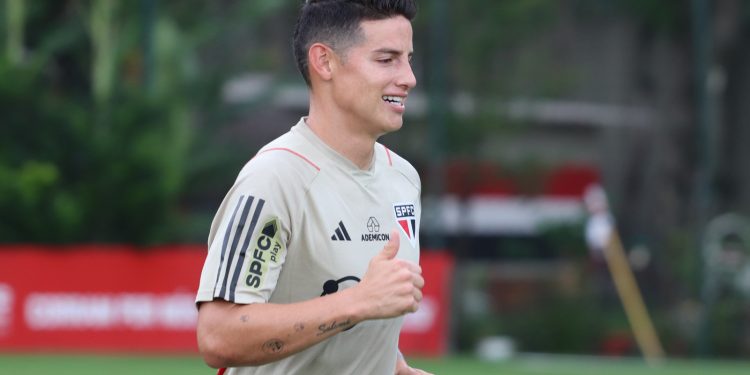 São Paulo F.C. – Após retornar de Curitiba, elenco trabalha no CT da Barra Funda
