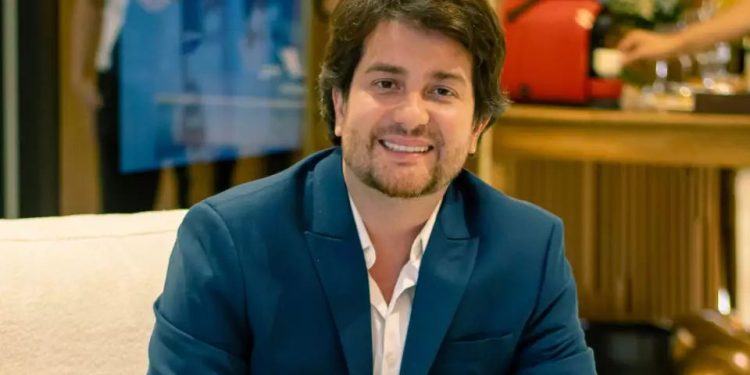 Médico Ivan Rollemberg desembarca em Brasília e anuncia Human Clinic na capital