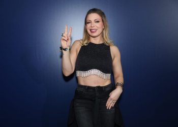 Sheila Mello passa por cirurgia em conceituada clínica em SP e mostra o antes e depois