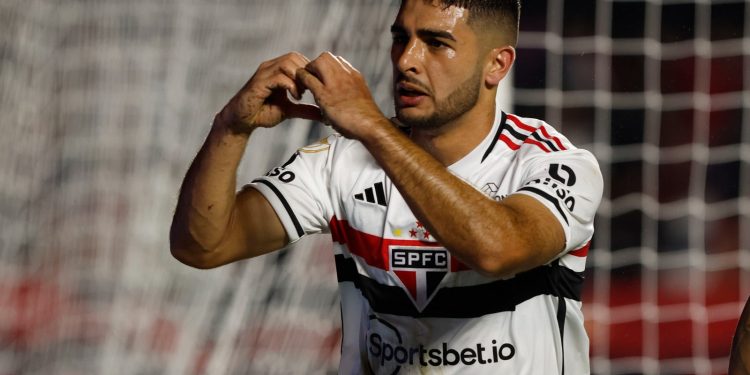 São Paulo F.C. – São Paulo vence Grêmio por 3 a 0 pelo Campeonato Brasileiro São Paulo F.C. – São Paulo vence Grêmio por 3 a 0 pelo Campeonato Brasileiro