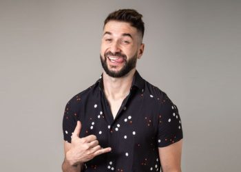 Xaxa é considerado um dos comediantes mais loucos do Brasil e vem conquistando milhões de Views