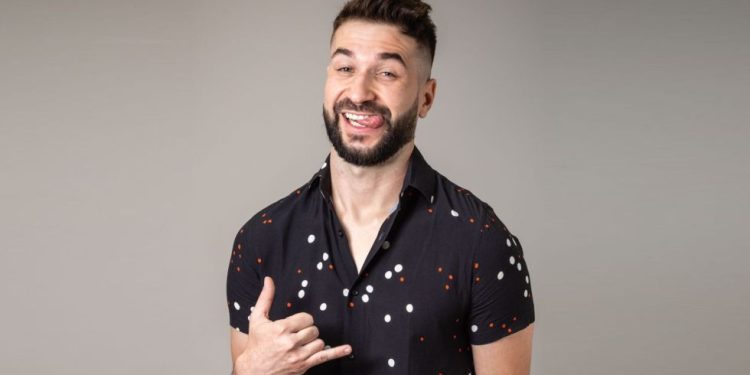 Xaxa é considerado um dos comediantes mais loucos do Brasil e vem conquistando milhões de Views Xaxa é considerado um dos comediantes mais loucos do Brasil e vem conquistando milhões de Views