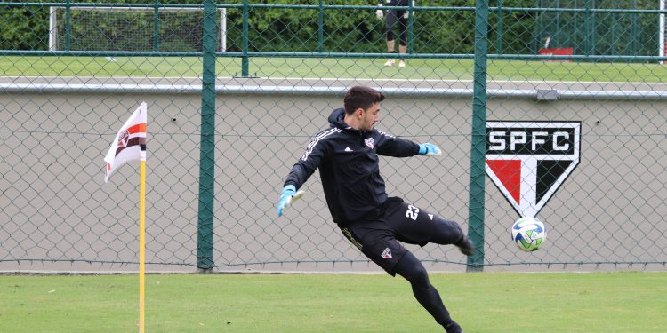 São Paulo F.C. – Com presença de atletas Made in Cotia, São Paulo treina neste sábado São Paulo F.C. – Com presença de atletas Made in Cotia, São Paulo treina neste sábado