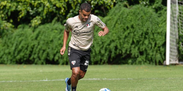 São Paulo F.C. – São Paulo treina e viaja para enfrentar o Bahia São Paulo F.C. – São Paulo treina e viaja para enfrentar o Bahia
