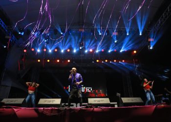 Kasino faz show marcante no festival Replay