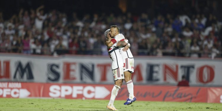 São Paulo F.C. – Rafinha: “Parabenizar nossa equipe, que soube sofrer” São Paulo F.C. – Rafinha: “Parabenizar nossa equipe, que soube sofrer”