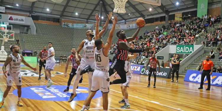 São Paulo F.C. – Fora de casa, Basquete Tricolor derrota o Caxias no NBB São Paulo F.C. – Fora de casa, Basquete Tricolor derrota o Caxias no NBB