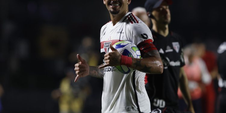 São Paulo F.C. – No Morumbi, São Paulo derrota o Flamengo São Paulo F.C. – No Morumbi, São Paulo derrota o Flamengo