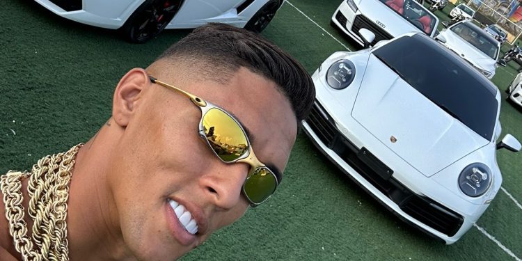 Conheça Buzeira, o influencer milionário que saiu da pobreza Conheça Buzeira, o influencer milionário que saiu da pobreza